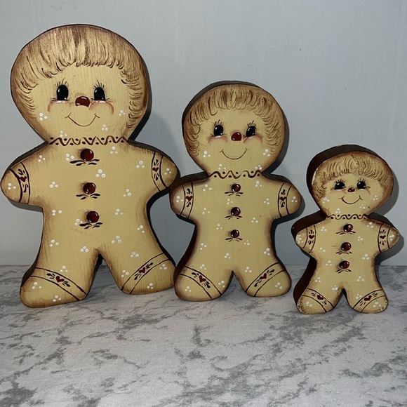 Vintage 1980s Set of 3 Wooden Hand Painted Gingerbread Family Stand Alone - Picture 1 of 8